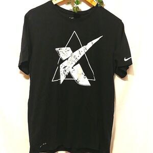 Nike. The Nike Tee. Dri-Fit. Men's size Large. EUC